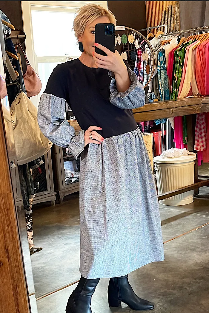 MILE DRESS - NAVY - FINAL CLEARANCE