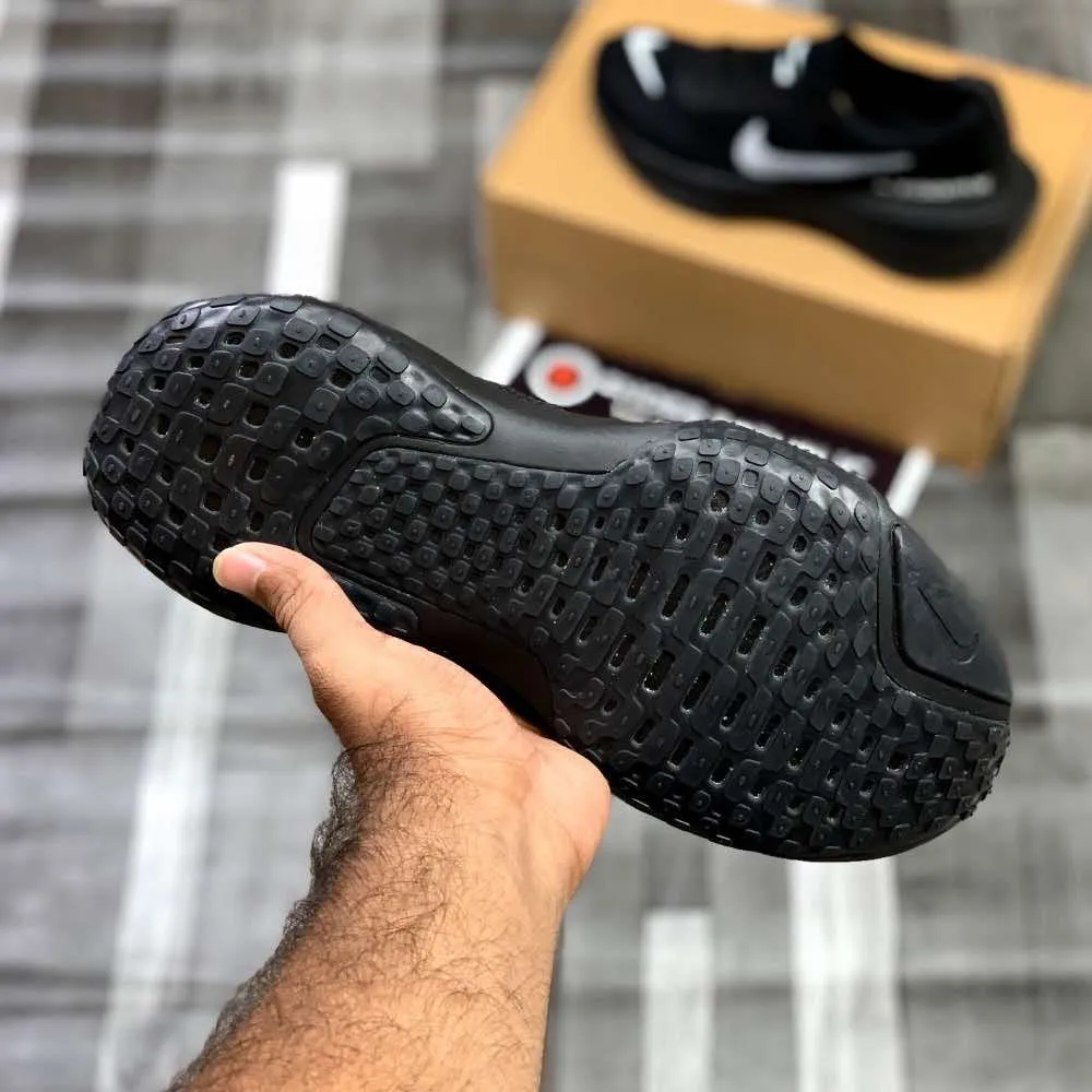 Nk Zooom X Invinciible Runn 3 (Triple Black)