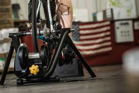 Saris Indoor - Home Trainer | M2 Wheel On Smart Trainer